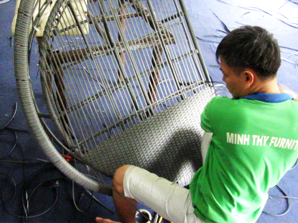 Hướng dẫn đan ghế hồ bơi nhựa giả mây MT426 với khung sắt mạ kẽm sơn tĩnh điện đan sợi mây nhựa