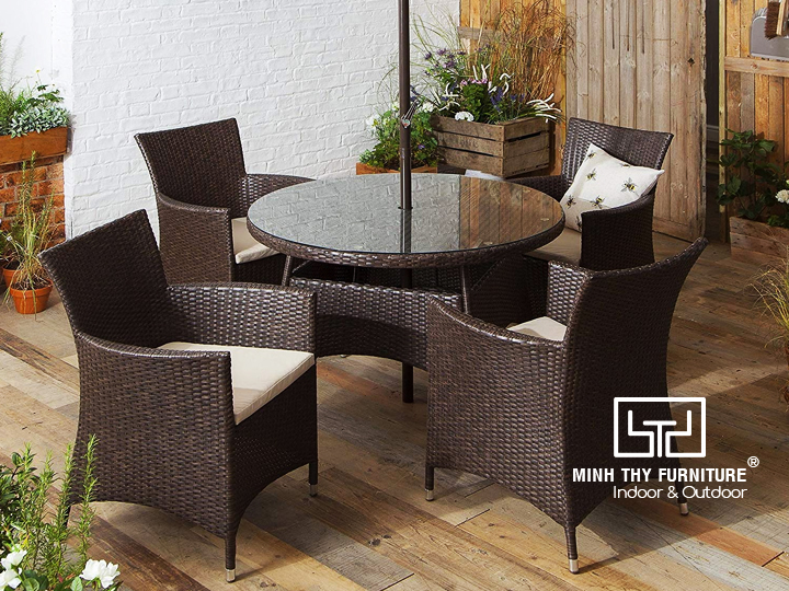 Bạn nên mua bàn ghế cafe giả mây giá rẻ tại Minh Thy Furniture, với dòng sản phẩm bàn ghế cafe giả mây uy tín, chất lượng và giá thành phù hợp. Đây là một trong những doanh nghiệp uy tín mà bạn có thể gửi trọn niềm tin. Do trên thị trường ngày nay xuất hiện quá nhiều sản phẩm với mức giá, chất liệu, thiết kế khác nhau, bạn có thể đặt nhầm hàng dởm, không thể sử dụng được nữa chỉ sau vài tháng. Để có thể mua được những sản phẩm chất lượng, thẩm mỹ, giá cả hợp lí hãy cùng chúng tôi tham khảo bài viết sau đây: Nguyên nhân bạn nên đặt hàng bàn ghế cafe giả mây giá rẻ Việc chọn vật dụng trang trí nội thất cho quán cafe, nhà hàng, resort... thích hợp với thiết kế tổng thể không gian là vô cùng quan trọng, việc này cũng quyết định tới việc tạo phong cách riêng, tạo điểm nhấn thu hút khách hàng đến địa điểm kinh doanh của bạn, để tận hưởng tiện ích vui vẻ. Để có thể mua bàn ghế cafe giả mây giá rẻ, bạn nên biết một chút về sản phẩm bạn dự định đặt mua: - Chất liệu gần gũi với môi trường, cao cấp. - Mức giá cạnh tranh với thị trường. - Mẫu mã sang trọng và duyên dáng. - Phù hợp với nhiều không gian, trong nhà, ngoài trời. - Màu sắc phong phú, khách hàng được lựa chọn theo sở thích của riêng mỗi người. - Dễ dàng di chuyển, thường xuyên vệ sinh trong quá trình sử dụng. - Có đội ngũ tư vấn viên tận tình nhất. bàn ghế cafe giả mây giúp bạn tiết kiệm tối đa chi phí bàn ghế cafe giả mây giá rẻ được xem là sản phẩm nội thất được yêu thích nhất hiện nay. Sản phẩm có kiểu dáng cứng cáp với khung sườn sắt bên trong, ở bên ngoài được bao bọc bởi lớp đan mây nhựa, thích nghi tốt với các kiểu khí hậu và phù hợp cho nhiều không gian sử dụng, trang trí. Bạn có thể chọn cho mình kiểu dáng, màu sắc đồng điệu với phong cách thiết kế nội thất. Hiện nay, các doanh nghiệp đang nỗ lực sáng tạo, làm phong phú thêm thiết kế, màu sắc cho mỗi dòng sản phẩm để phù hợp với các thiết kế nội thất như cổ điển, tân cổ điển, hiện đại. bàn ghế cafe giả mây giá rẻ giúp bạn không phải mất đi 70% chi phí sửa chữa bàn ghế sau ít nhất 3 năm nữa. Trên đây là những vấn đề của bàn ghế cafe giả mây giá rẻ mà chúng tôi muốn giới thiệu đến quý khách hàng đang có nhu cầu mua về trang trí không gian quán café, sân vườn, quán ăn, khách sạn…. Hy vọng sẽ có ích để các bạn lựa chọn được phong cách riêng khi mua bàn ghế cafe giả mây giá rẻ tại minhthyfurniture.com. Nếu quý khách hàng cần tư vấn, có thể liên hệ theo hotline bên dưới: Bạn nên mua bàn ghế cafe giả mây giá rẻ tại Minh Thy Furniture, với dòng sản phẩm bàn ghế cafe giả mây uy tín, chất lượng và giá thành phù hợp. Đây là một trong những doanh nghiệp uy tín mà bạn có thể gửi trọn niềm tin. Do trên thị trường ngày nay xuất hiện quá nhiều sản phẩm với mức giá, chất liệu, thiết kế khác nhau, bạn có thể đặt nhầm hàng dởm, không thể sử dụng được nữa chỉ sau vài tháng. Để có thể mua được những sản phẩm chất lượng, thẩm mỹ, giá cả hợp lí hãy cùng chúng tôi tham khảo bài viết sau đây: Nguyên nhân bạn nên đặt hàng bàn ghế cafe giả mây giá rẻ Việc chọn vật dụng trang trí nội thất cho quán cafe, nhà hàng, resort... thích hợp với thiết kế tổng thể không gian là vô cùng quan trọng, việc này cũng quyết định tới việc tạo phong cách riêng, tạo điểm nhấn thu hút khách hàng đến địa điểm kinh doanh của bạn, để tận hưởng tiện ích vui vẻ. Để có thể mua bàn ghế cafe giả mây giá rẻ, bạn nên biết một chút về sản phẩm bạn dự định đặt mua: - Chất liệu gần gũi với môi trường, cao cấp. - Mức giá cạnh tranh với thị trường. - Mẫu mã sang trọng và duyên dáng. - Phù hợp với nhiều không gian, trong nhà, ngoài trời. - Màu sắc phong phú, khách hàng được lựa chọn theo sở thích của riêng mỗi người. - Dễ dàng di chuyển, thường xuyên vệ sinh trong quá trình sử dụng. - Có đội ngũ tư vấn viên tận tình nhất. bàn ghế cafe giả mây giúp bạn tiết kiệm tối đa chi phí bàn ghế cafe giả mây giá rẻ được xem là sản phẩm nội thất được yêu thích nhất hiện nay. Sản phẩm có kiểu dáng cứng cáp với khung sườn sắt bên trong, ở bên ngoài được bao bọc bởi lớp đan mây nhựa, thích nghi tốt với các kiểu khí hậu và phù hợp cho nhiều không gian sử dụng, trang trí. Bạn có thể chọn cho mình kiểu dáng, màu sắc đồng điệu với phong cách thiết kế nội thất. Hiện nay, các doanh nghiệp đang nỗ lực sáng tạo, làm phong phú thêm thiết kế, màu sắc cho mỗi dòng sản phẩm để phù hợp với các thiết kế nội thất như cổ điển, tân cổ điển, hiện đại. bàn ghế cafe giả mây giá rẻ giúp bạn không phải mất đi 70% chi phí sửa chữa bàn ghế sau ít nhất 3 năm nữa. Trên đây là những vấn đề của bàn ghế cafe giả mây giá rẻ mà chúng tôi muốn giới thiệu đến quý khách hàng đang có nhu cầu mua về trang trí không gian quán café, sân vườn, quán ăn, khách sạn…. Hy vọng sẽ có ích để các bạn lựa chọn được phong cách riêng khi mua bàn ghế cafe giả mây giá rẻ tại minhthyfurniture.com. Nếu quý khách hàng cần tư vấn, có thể liên hệ theo hotline bên dưới: