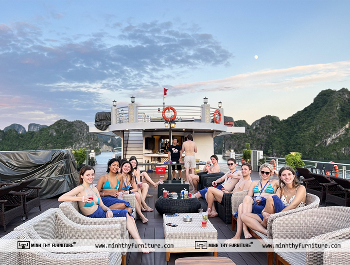 Nội Thất Minh Thy cung cấp Giường Tắm Nắng Giả Mây cho du thuyền 5* Oasis Bay Party Cruise Halong Bay