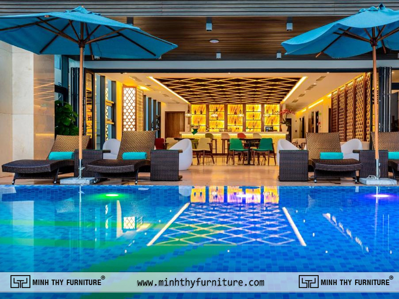 Ghế hồ bơi mây nhựa MT462 bố trí trong không gian resort nghỉ dưỡng cao cấp
