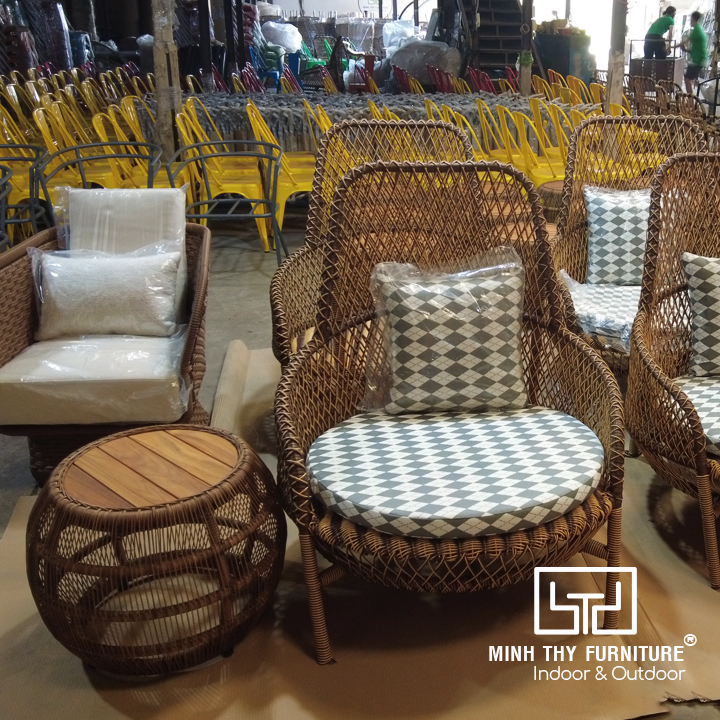 Ghế thư giãn MT2061 với khung nhôm sơn tĩnh điện chống gỉ sét, thân ghế đan sợi nhựa giả mây kháng UV, đệm mút bọc vải dày 5cm êm ái có khóa kéo tháo rời dễ vệ sinh. Kích thước ghế 930x930x1080mm, phù hợp đặt ban công, sân vườn hoặc hồ bơi. Ghế thư giãn MT2061 với khung nhôm sơn tĩnh điện chống gỉ sét, thân ghế đan sợi nhựa giả mây kháng UV, đệm mút bọc vải dày 5cm êm ái có khóa kéo tháo rời dễ vệ sinh. Kích thước ghế 930x930x1080mm, phù hợp đặt ban công, sân vườn hoặc hồ bơi.